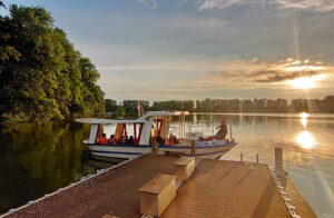Fahrgastschiff Hertha-Auguste, mit klimaneutralem E-Antrieb entschleunigen sie im Naturparadies!