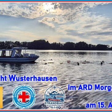 ARD-MOMA: 15 Retter der Wasserwacht Wusterhausen schleppen die 4 Tonnen der HERTHA-AUGUSTE!